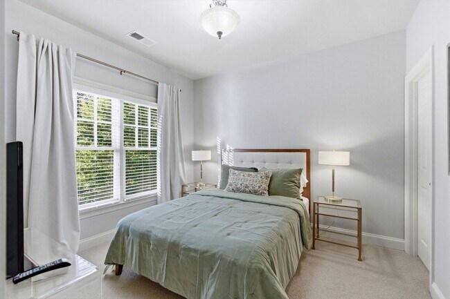 Building Photo - 1306 Jewell Ave