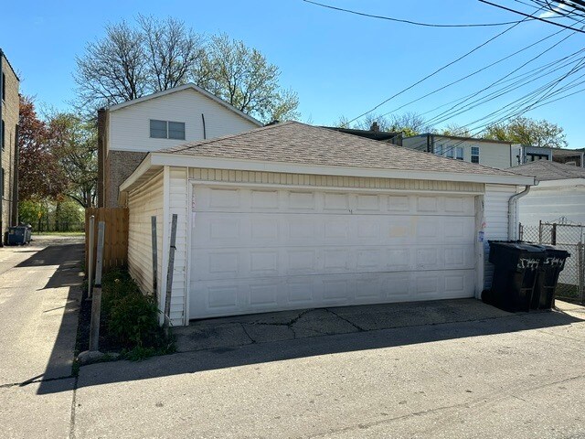 Building Photo - 5144 N Avers Ave