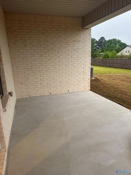 Building Photo - 159 Little Britain St