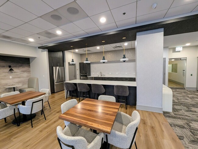 Building Photo - 512 N McClurg Ct