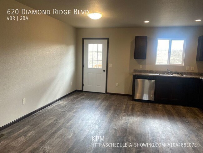 Building Photo - 4 BED | 2 BATH | DOUBLE GARAGE | RAPID VALLEY
