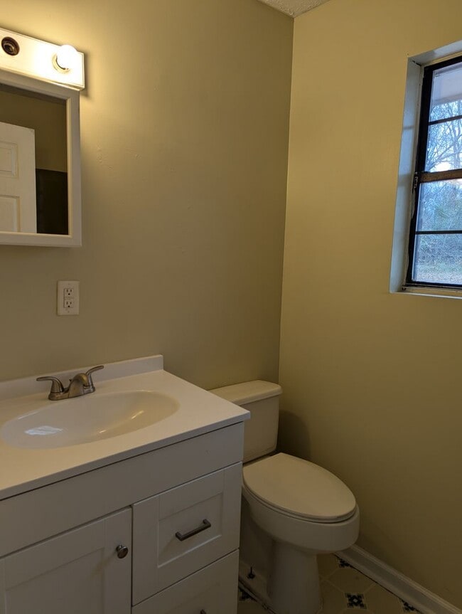 Building Photo - Coming Soon! Charming 3br 1ba in the country