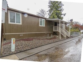 Building Photo - Century Meadows Home Available Now- Aurora