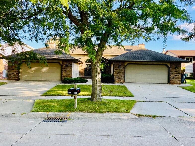 Primary Photo - 801 W Ridgeview Dr