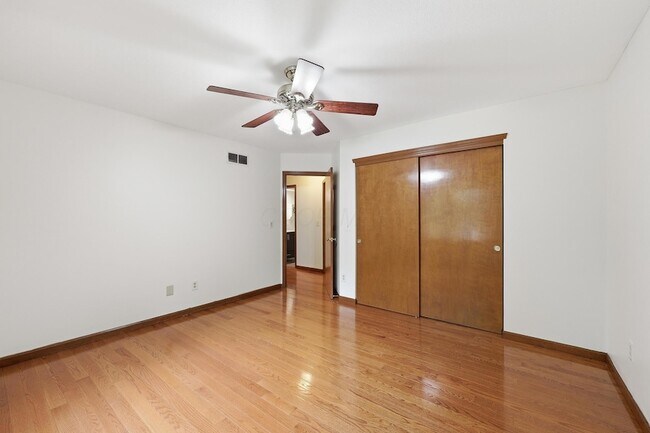 Building Photo - 7666 Windwood Dr