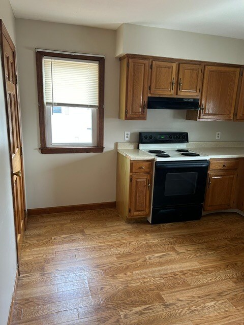 Building Photo - 122 Kinsley St