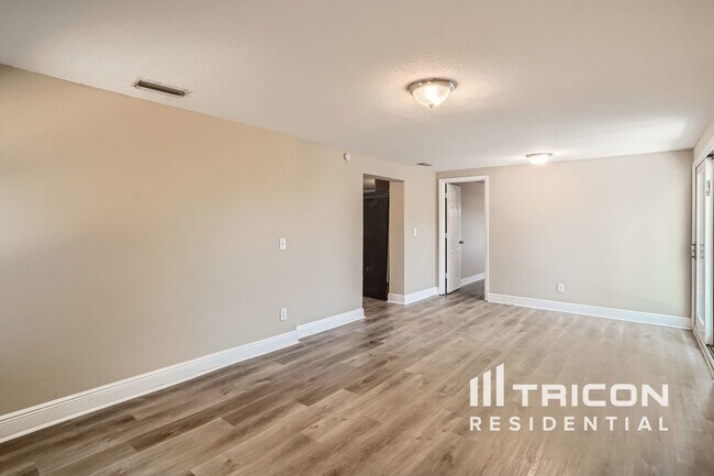 Building Photo - 10289 128th Terrace N