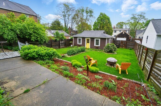 Building Photo - 3000 Hillside Ave