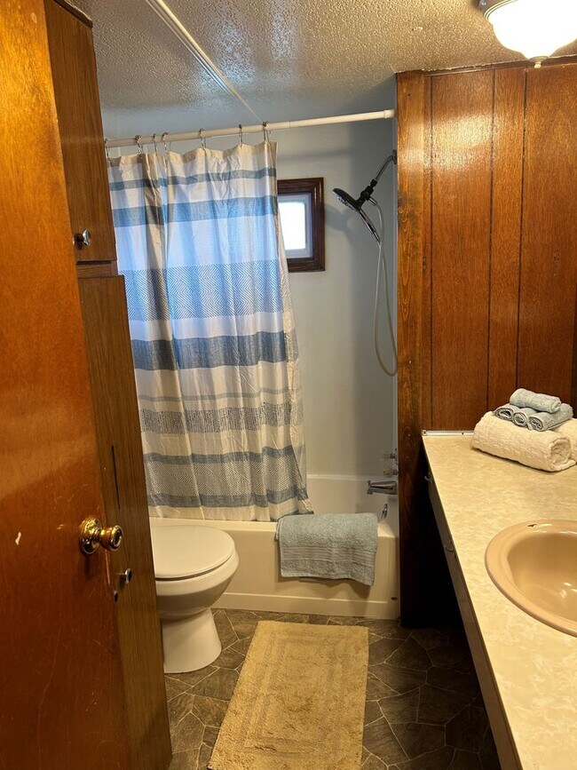 Building Photo - 2 Bed 1 Bath Mobile Home