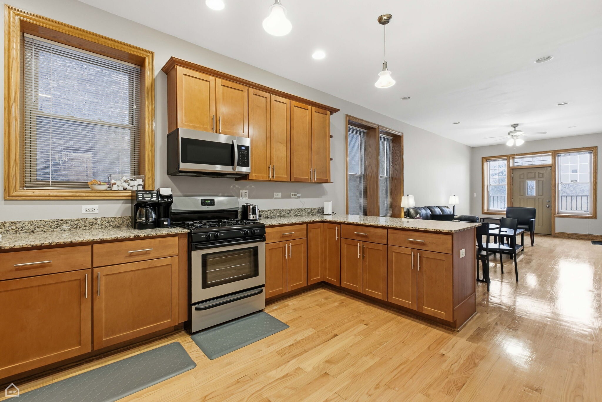 Building Photo - 1353 S California Ave