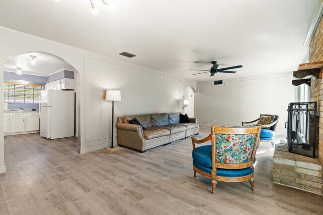 Building Photo - 600 Pin Tail Ln