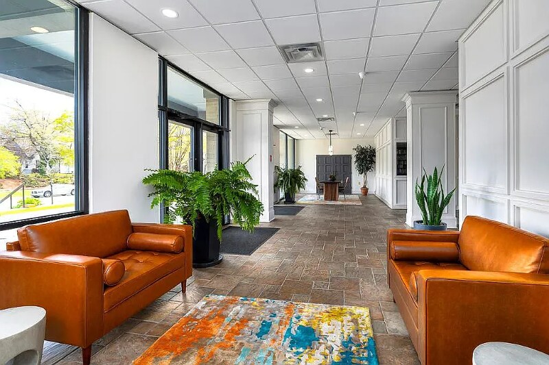 Building Photo - 619 King St