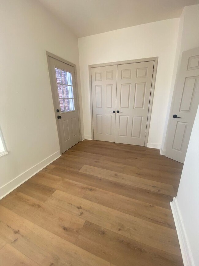 Building Photo - 3030 Chippewa St