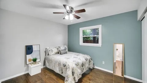 Building Photo - 8726 Lakewood Ave