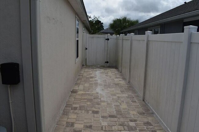 Building Photo - Beautiful 3 Beds 2 Baths Home in Saint Augistine!