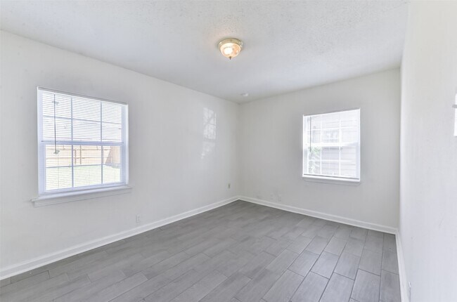 Building Photo - 8229 Carolwood Dr