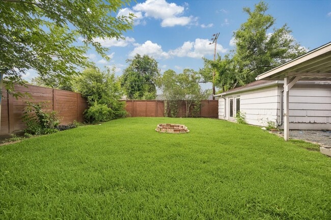 Building Photo - 5402 Queensloch Dr