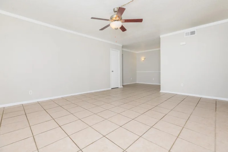 Building Photo - 4645 Ocean Dr