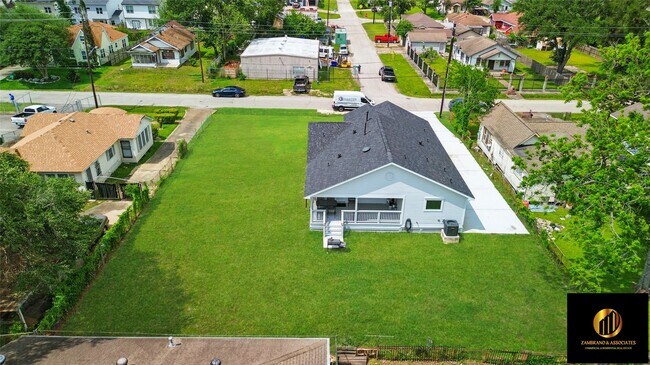 Building Photo - 522 Caplin St