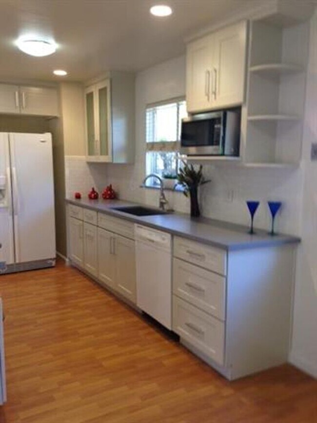 Building Photo - 1676 Blue Jay Dr
