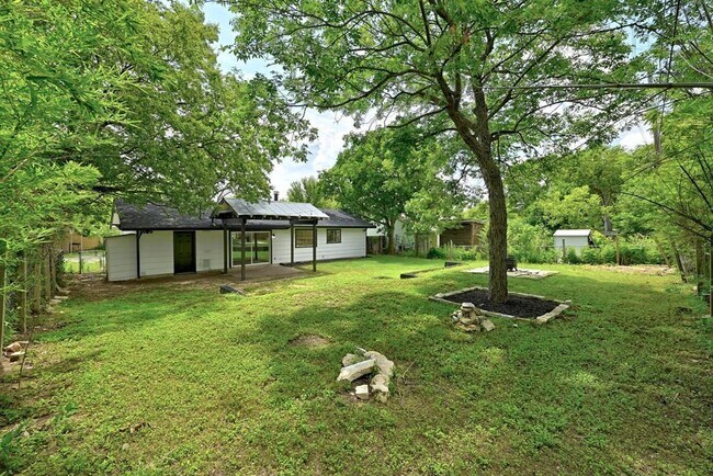 Building Photo - 8520 Bradford Dr
