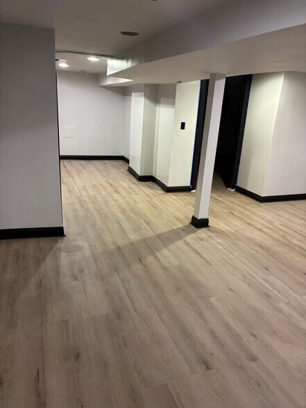 Building Photo - 5965 W Erie St