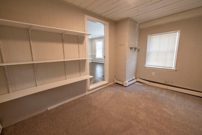 Building Photo - 3 Bedroom in Hampton Available Now!!