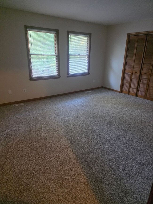 Building Photo - Great Townhouse in York Crossing