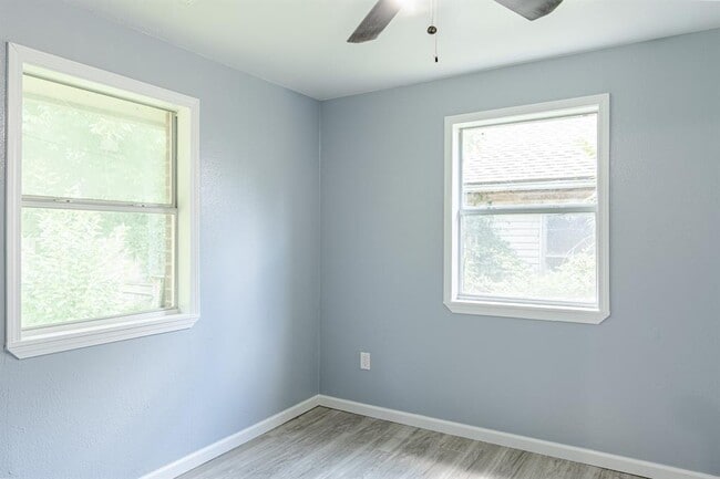 Building Photo - 124 W Brule St