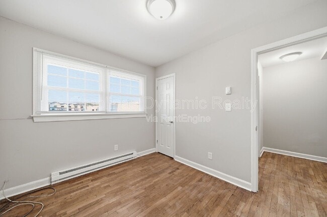 Building Photo - 325 S Gardner Ave