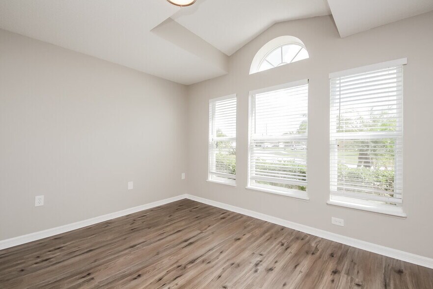 Building Photo - 2122 Marisol Loop