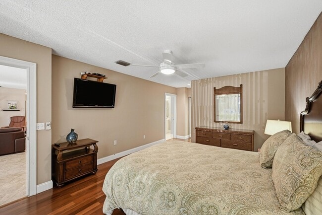 Building Photo - 5187 Europa Dr