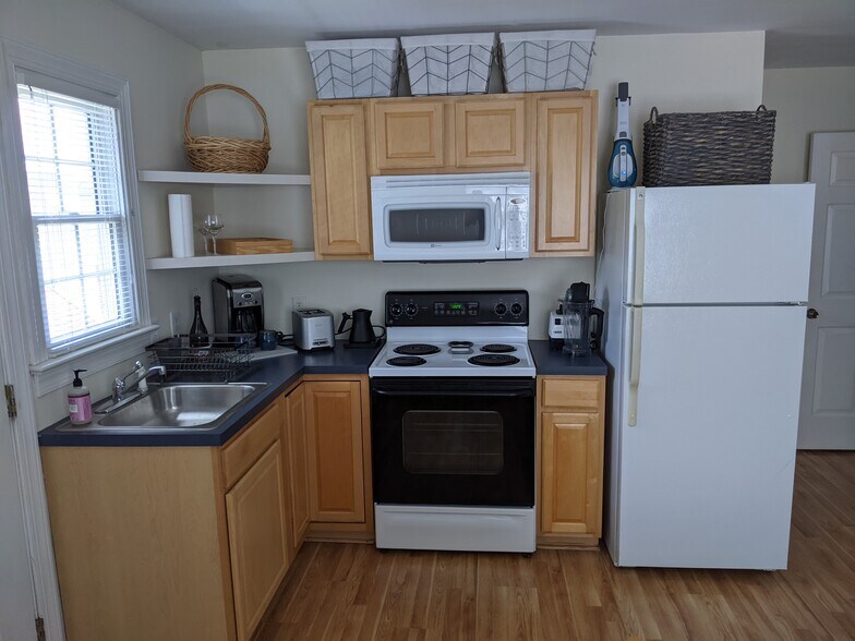 Kitchen - 4303 Thetford Rd