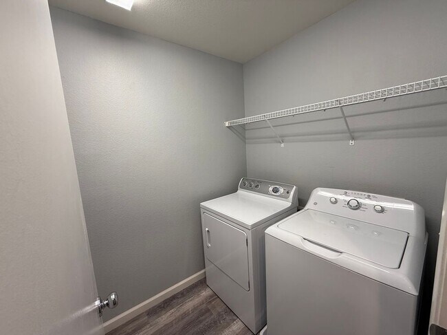 Building Photo - 684 Magrath St