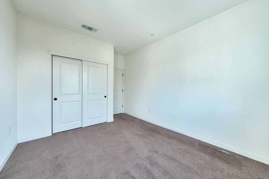 Building Photo - 4522 Drowsy Water Way