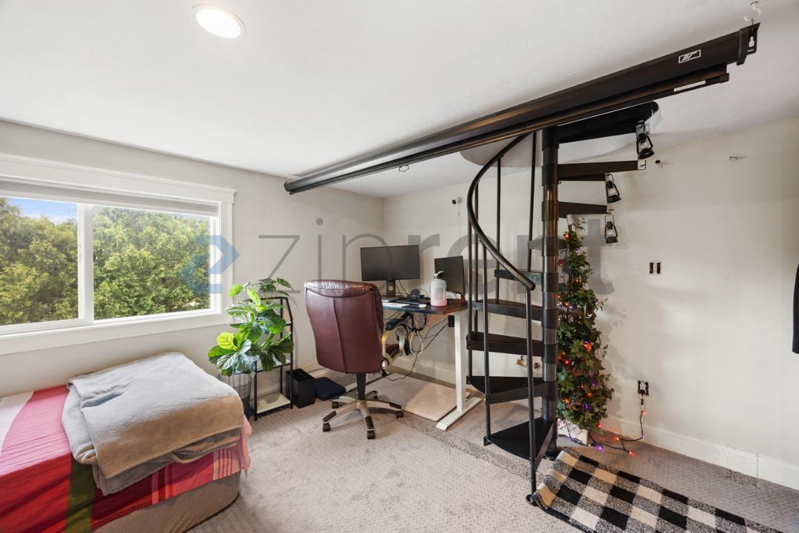 Building Photo - Unit