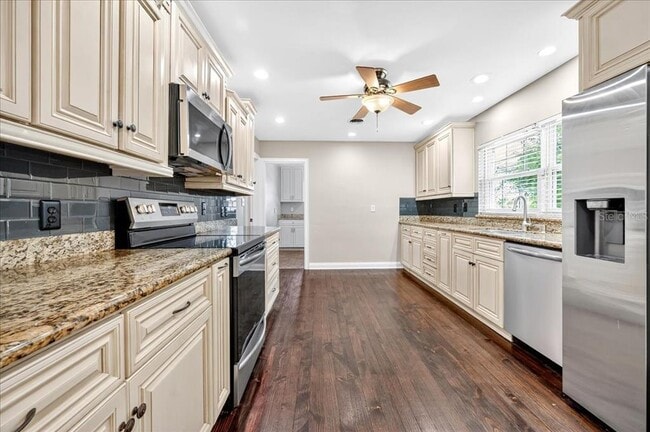 Building Photo - 2328 Woodbine Ave