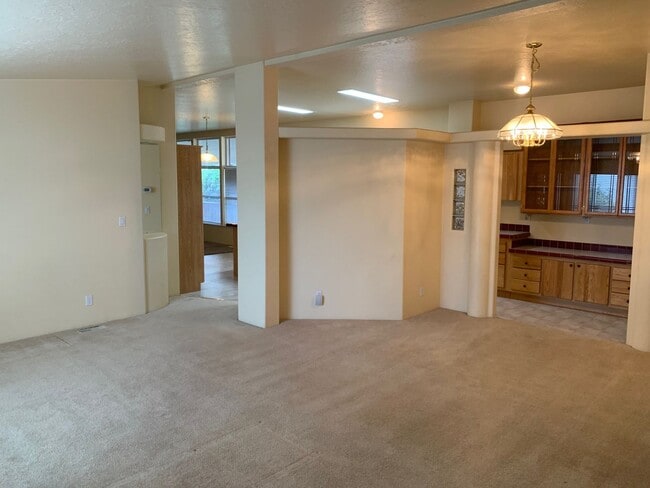 Building Photo - Spacious 3-Bed, 2-Bath Manufactured Home with Garage – Move-In Ready