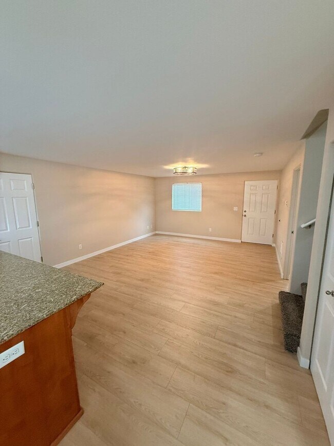 Building Photo - 870 Spurlock St