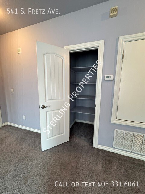 Building Photo - 541 S Fretz Ave