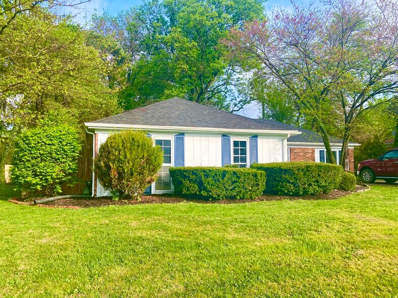 Building Photo - 9505 Tiverton Way