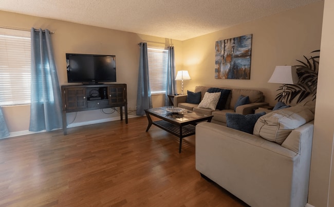 Building Photo - 5515 Country Dr
