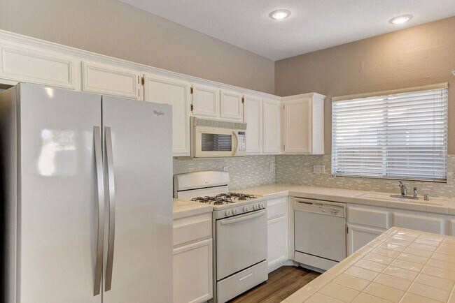 Building Photo - 1 Story in Summerlin - Fresh Carpet, Paint, and Luxury Plank!