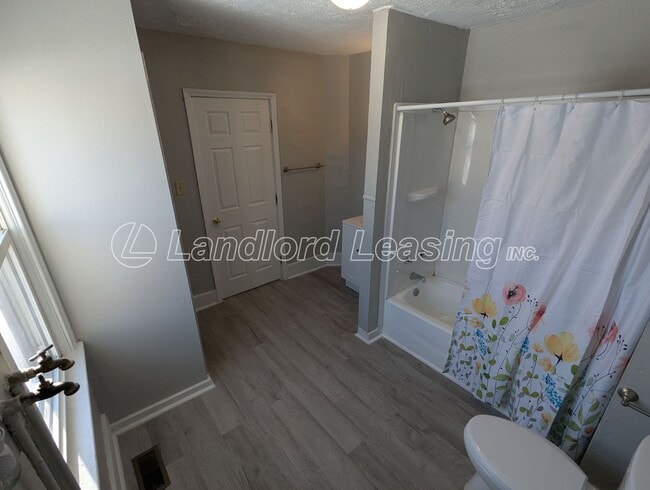 Building Photo - $595 Security Deposit Special!