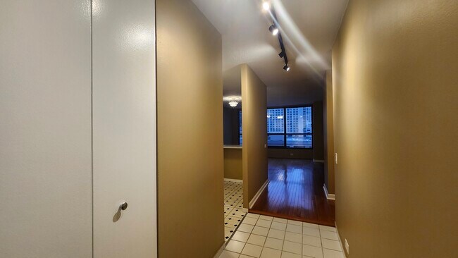 Building Photo - 405 N Wabash Ave