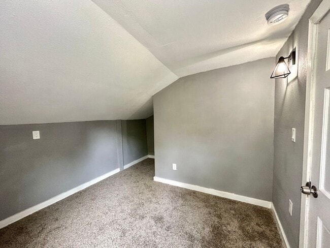 Building Photo - Three Bedroom Home in Muskegon