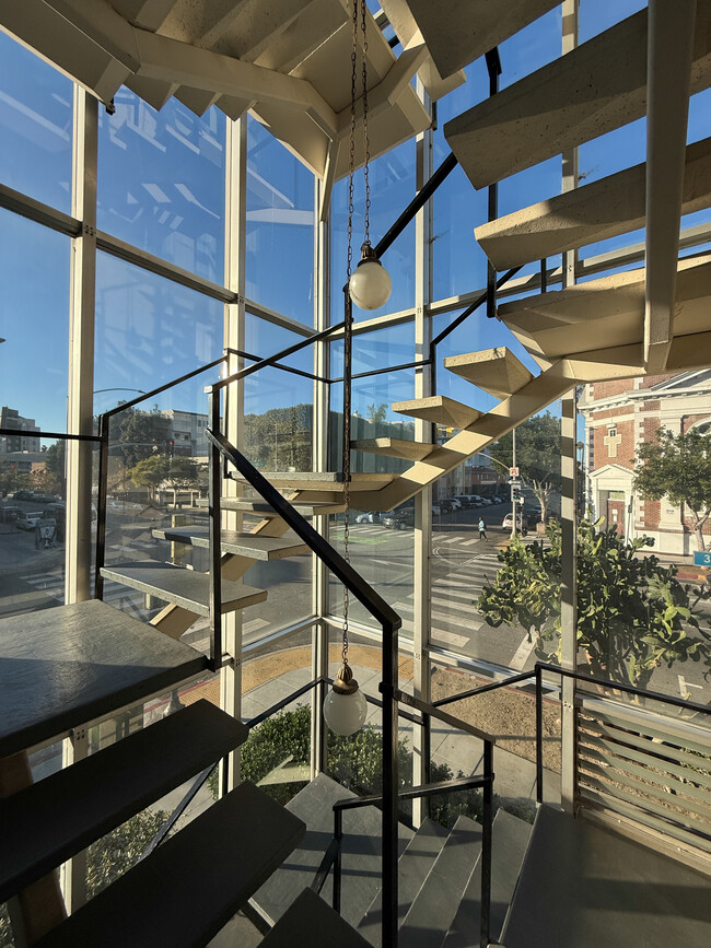 Building Photo - 250 Linden Ave