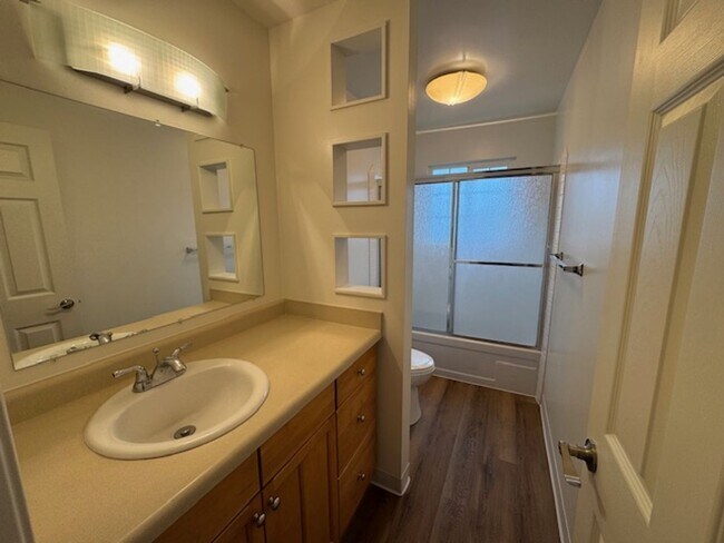 Building Photo - Beautiful 4 Bedroom House Available Now!