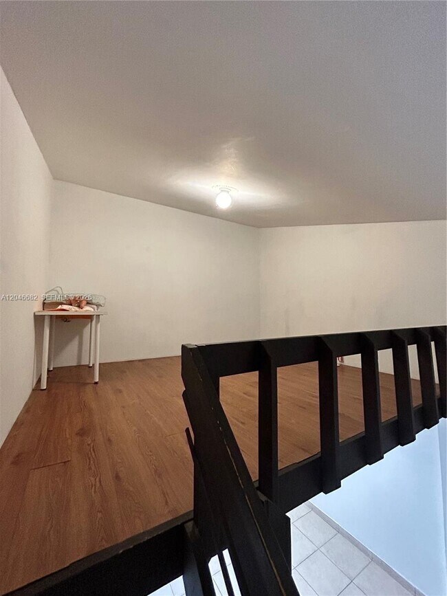 Building Photo - 9421 Fontainebleau Blvd
