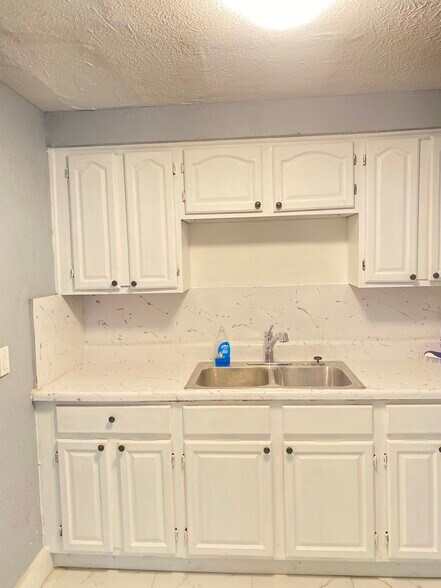 Building Photo - 2553 Martha St